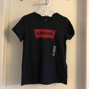 NWT Levi’s tshirt